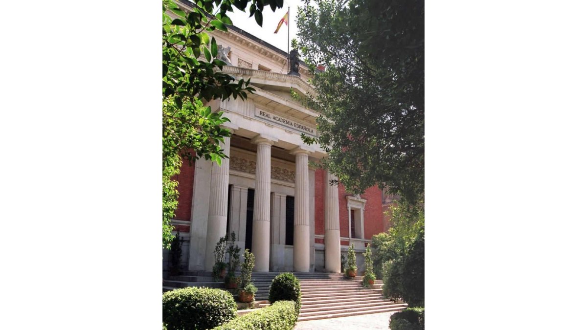 Fachada del edificio de la RAE.