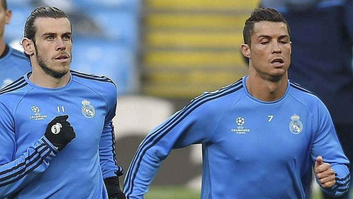 Bale y Cristiano se enfrentan mañana en las semifinales de la Eurocopa. JUANJO MARTÍN