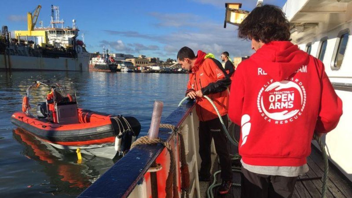 Los voluntarios del 'Golfo Azzuro' de Proactiva Open Arms.