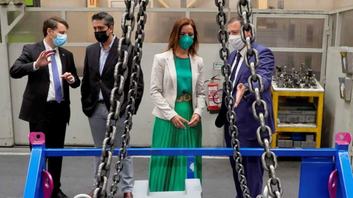 Ana Carlota Amigo, en la visita a las instalaciones de Industrias Maxi. R. GARCÍA