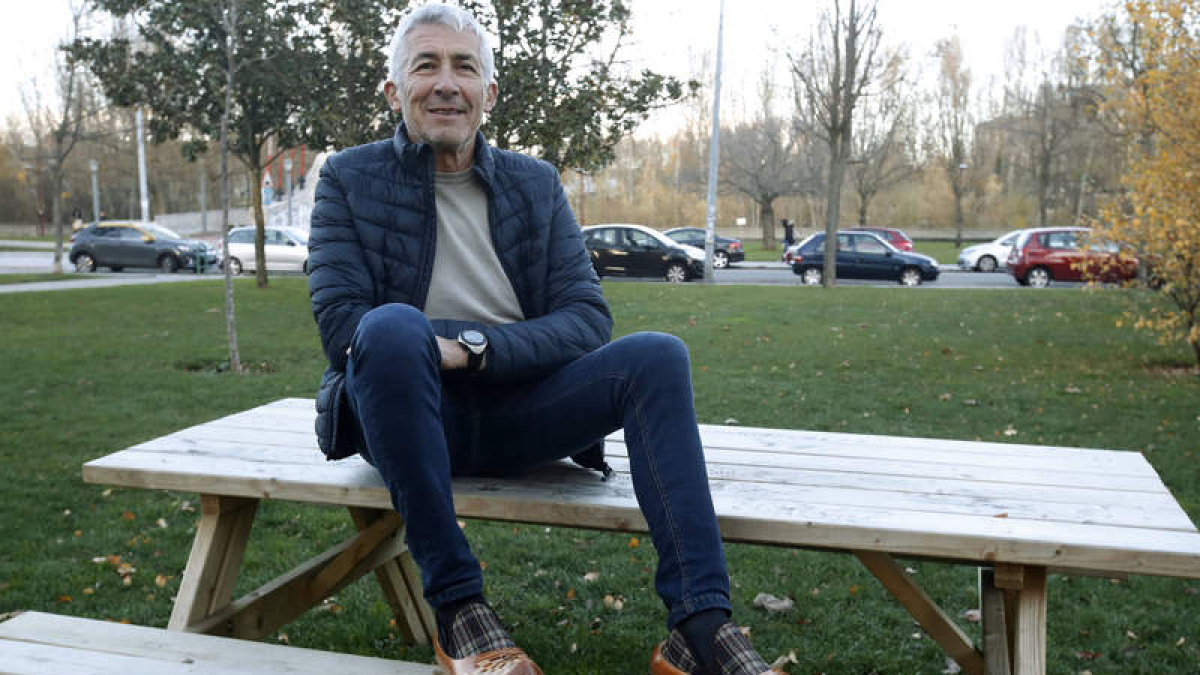Octavio Álvarez, babiano de Pinos, ideólogo de la madreñada que cita casi 200 personas. RAMIRO