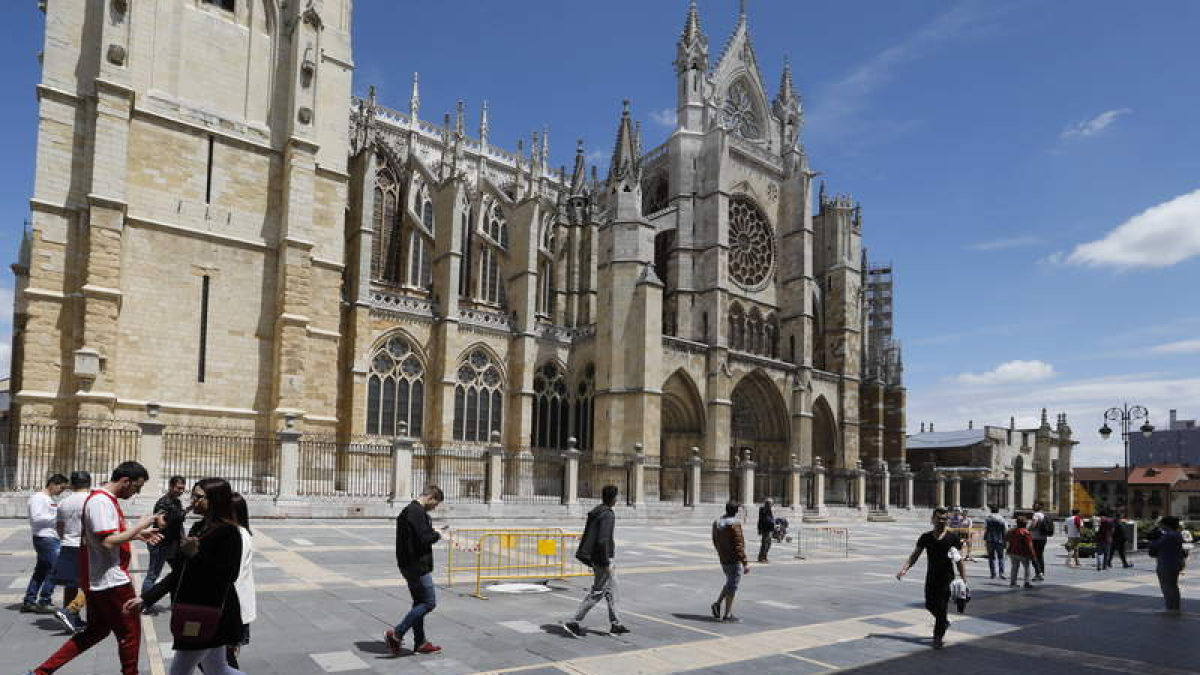 Los fogones se colocarán con la fachada sur de la Catedral como fondo. MARCIANO PÉREZ