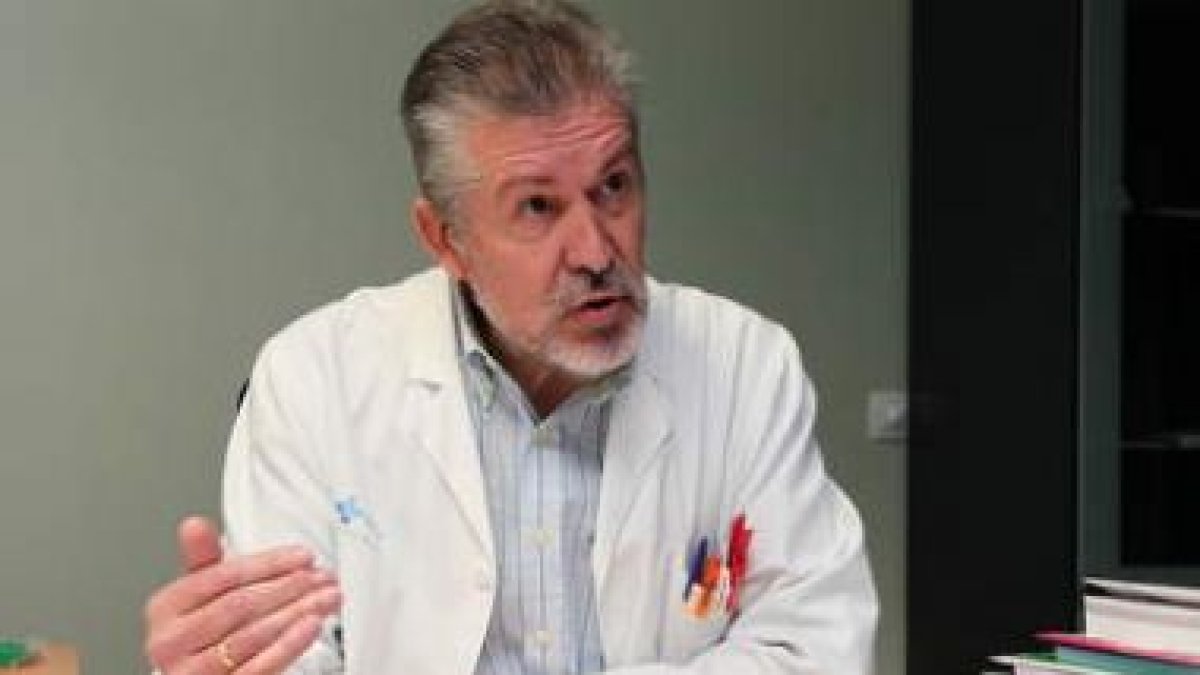 Manuel Granda, jefe del servicio de Nefrología del Hospital de León.