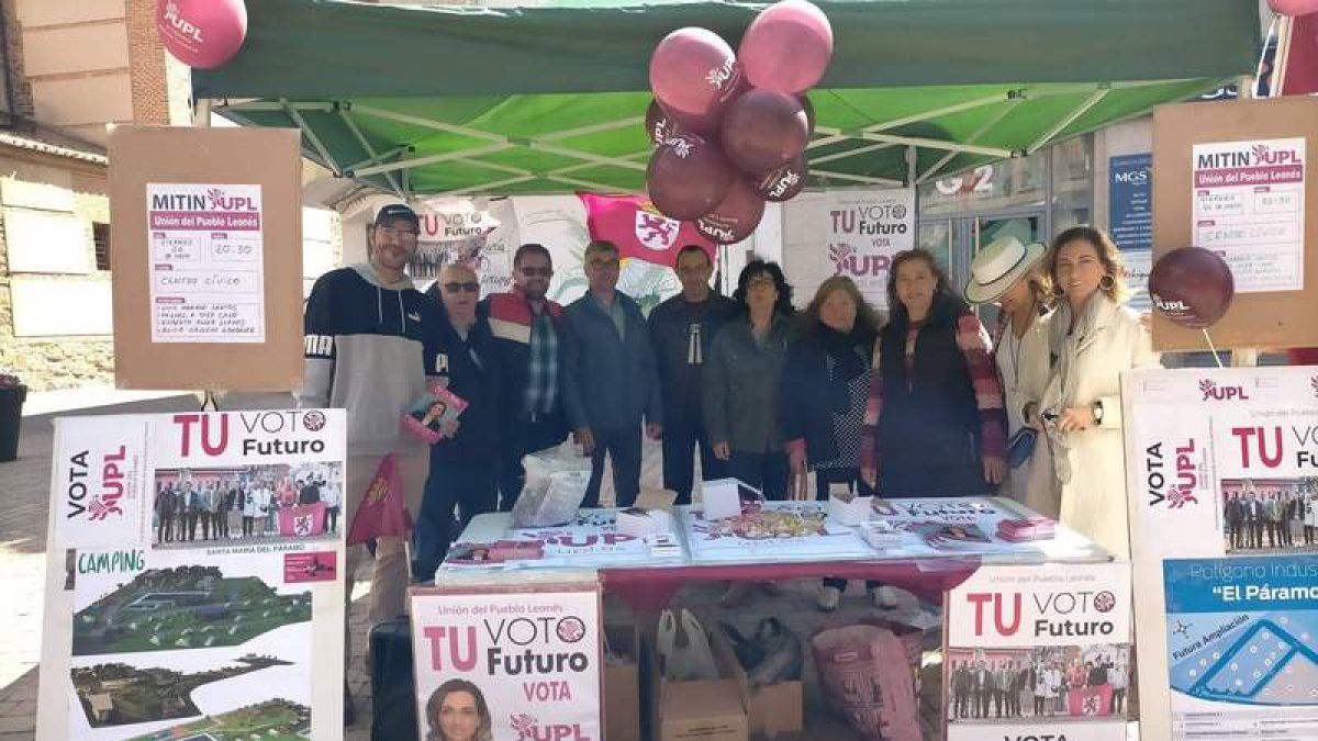 El grupo de la UPL, ayer en Santa María. DL