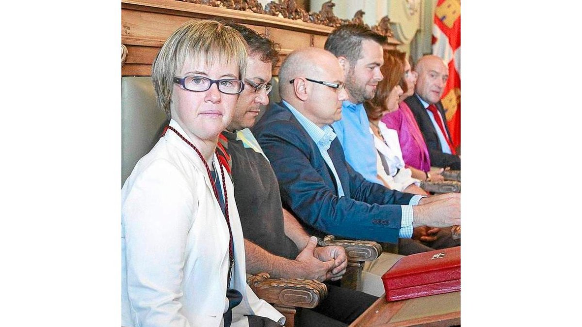Ángela Bachiller estrenó ayer su sitio en la bancada del PP en el Ayuntamiento.
