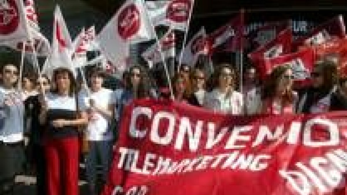 Concentración de los trabajadores de Transcom en la jornada de ayer