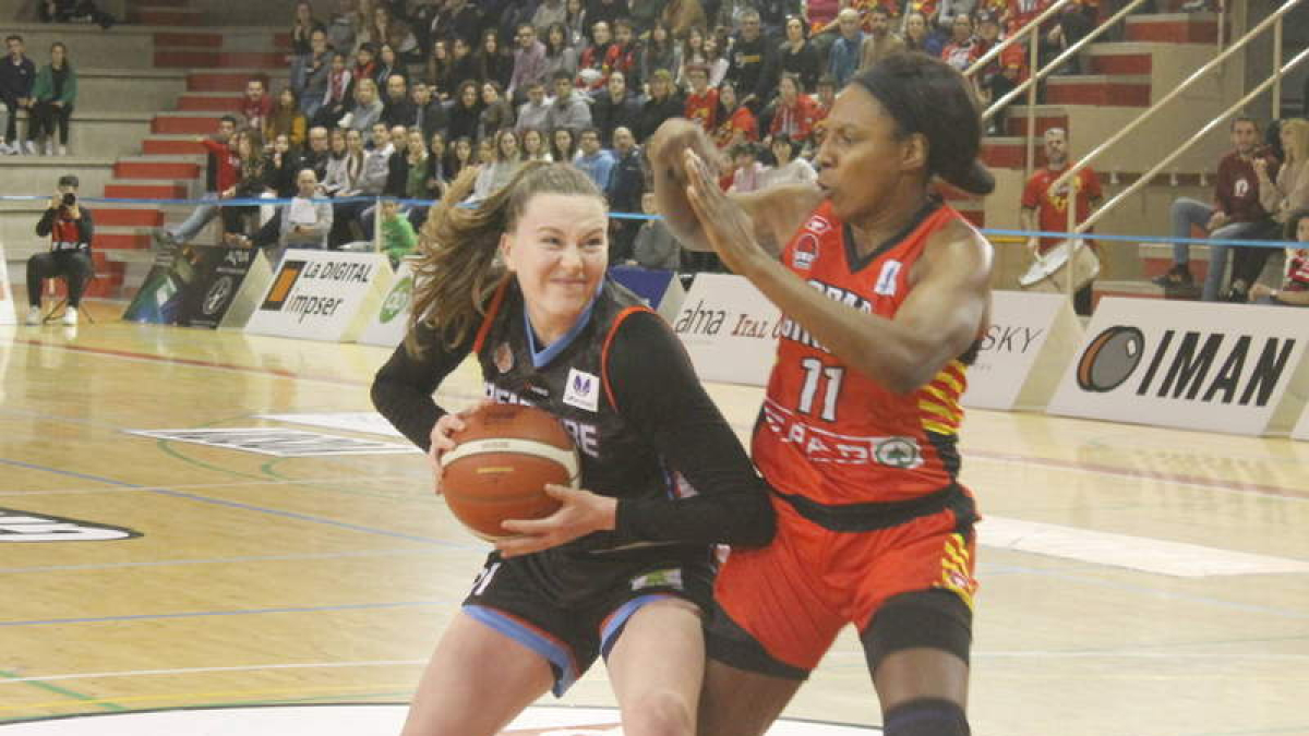 El Pajariel Bembibre recibe hoy al Zaragoza en casa. DL