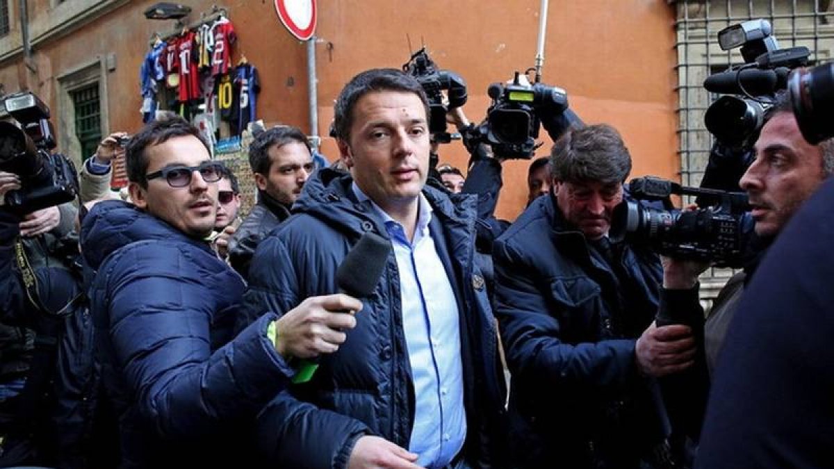 Matteo Renzi, a su llegada a la sede del Partido Demócrata, este jueves en Roma.