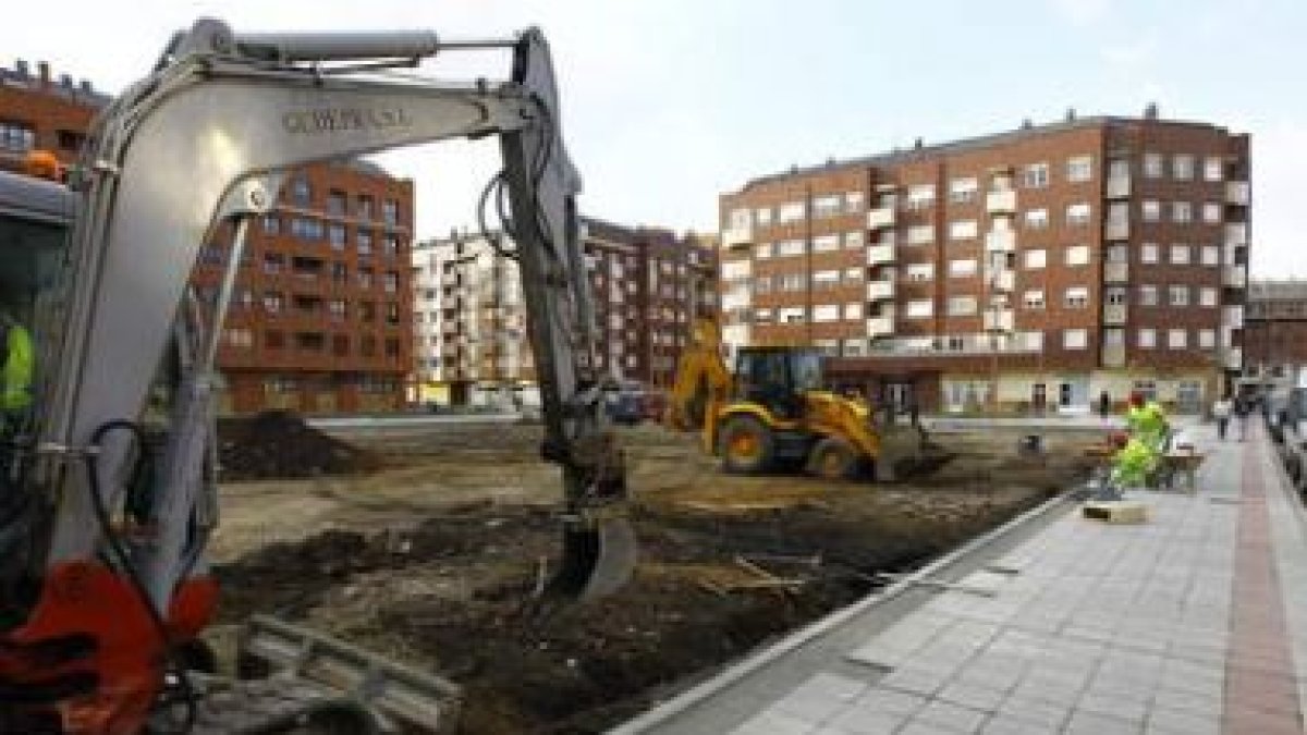 La parcela está situada en el ángulo que forman las calles Laboratorio y Churruca.