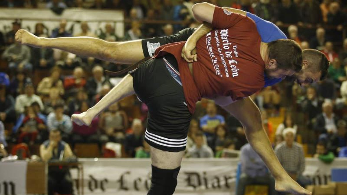 Abel Isaí Cabero se imponía en la final de pesados a Bulnes y conseguía la justa recompensa de los Campeones en su temporada de adaptación al bajo peso en el superior.