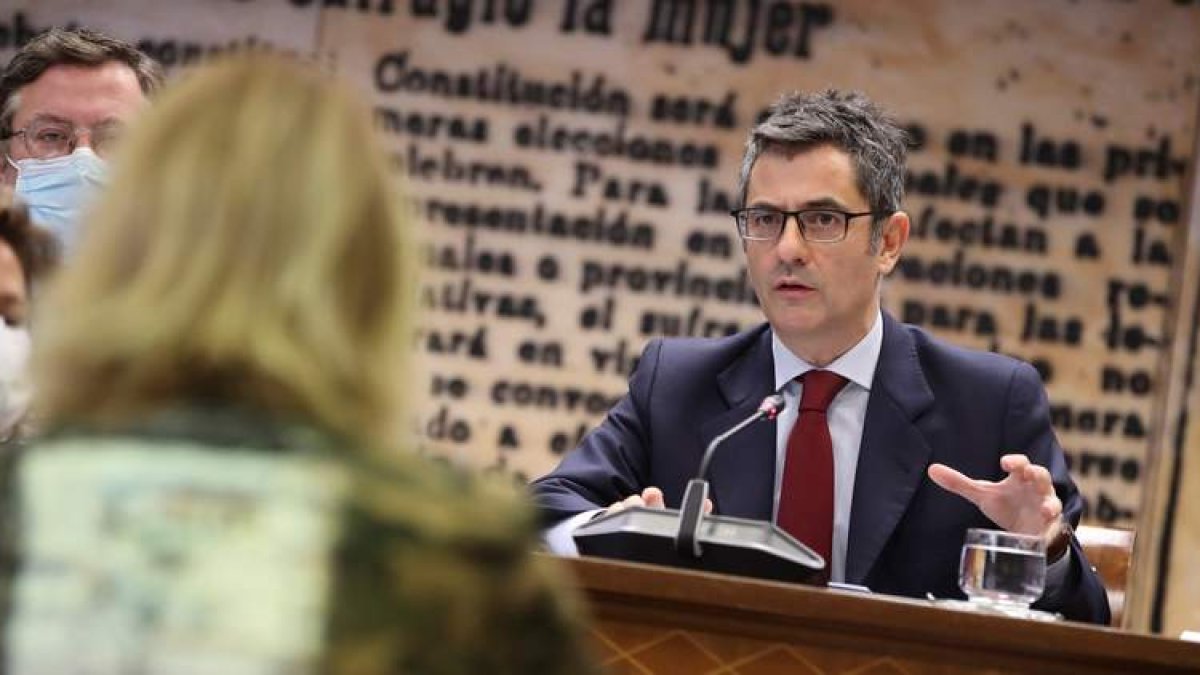 El ministro Félix Bolaños en la Comisión Constitucional del Senado. DAVID FERNÁNDEZ