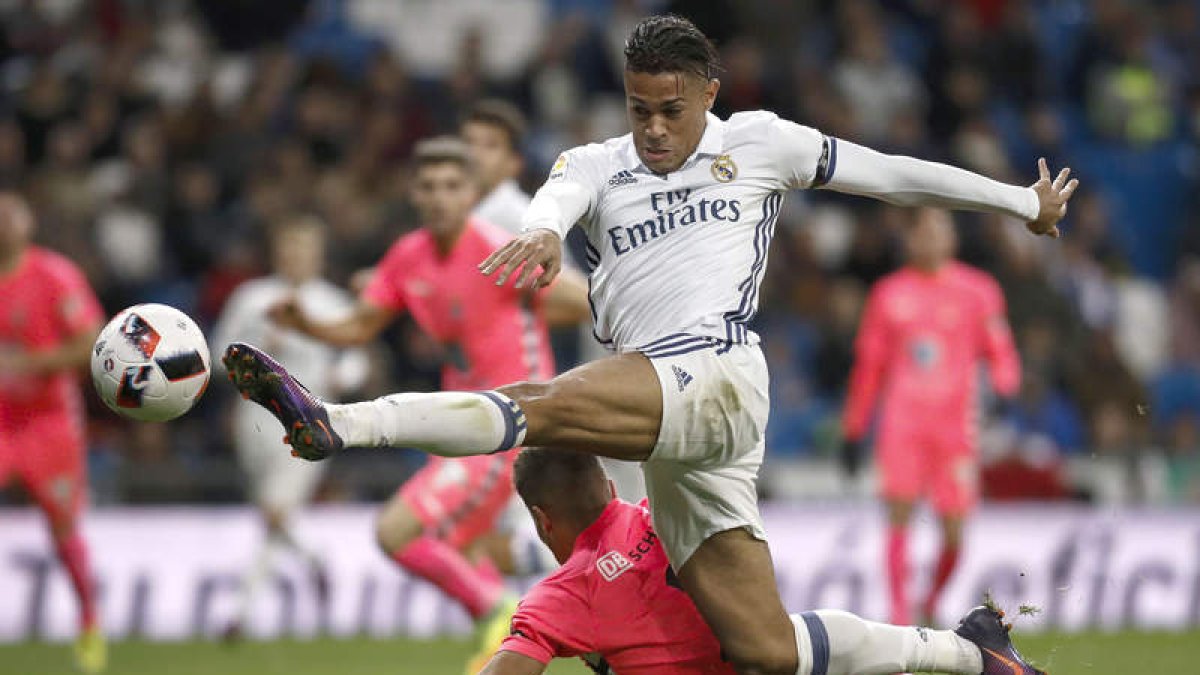 Mariano regresa al Real Madrid tras lucir su capacidad goleadora en el Olympique de Lyon. NARANJO