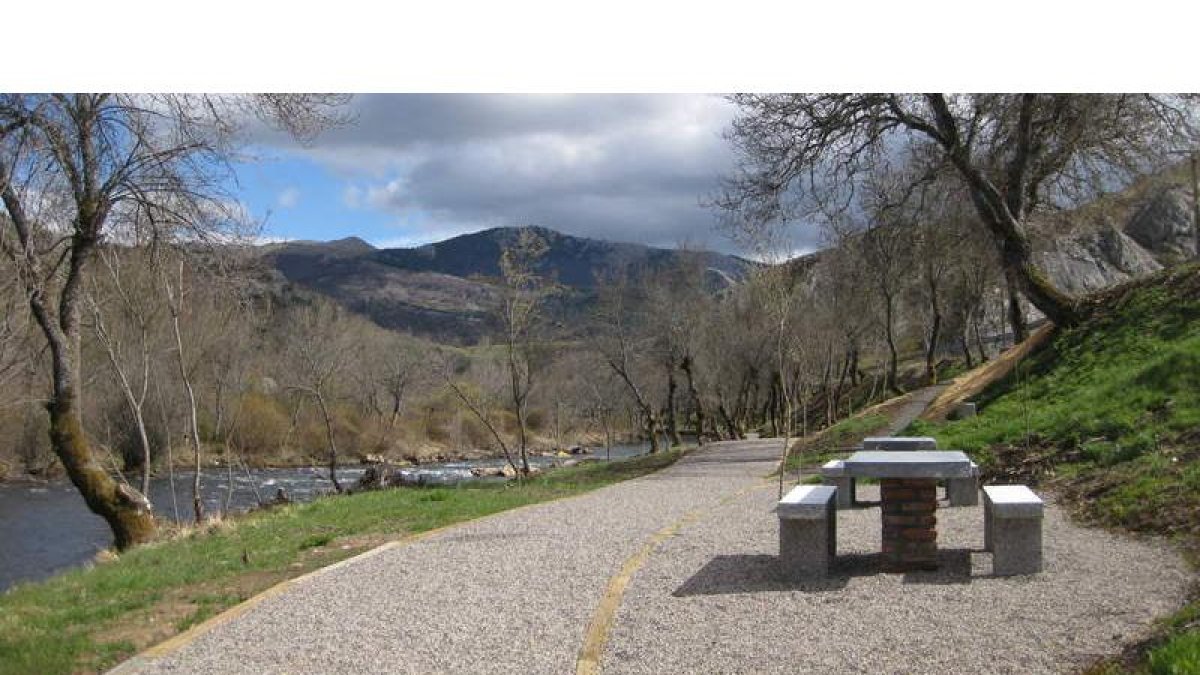 Adecuación del entorno del área de Aguas Bravas.