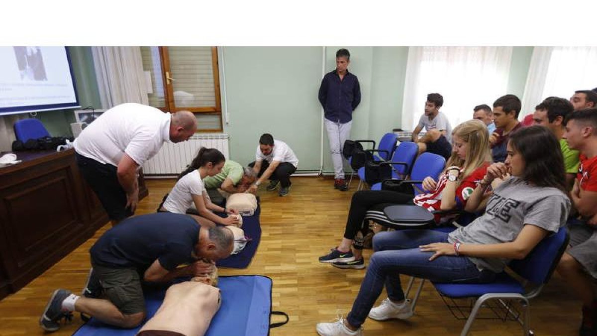 La Delegación Leonesa fue el escenario del curso de reanimación cardiopulmonar. JESÚS