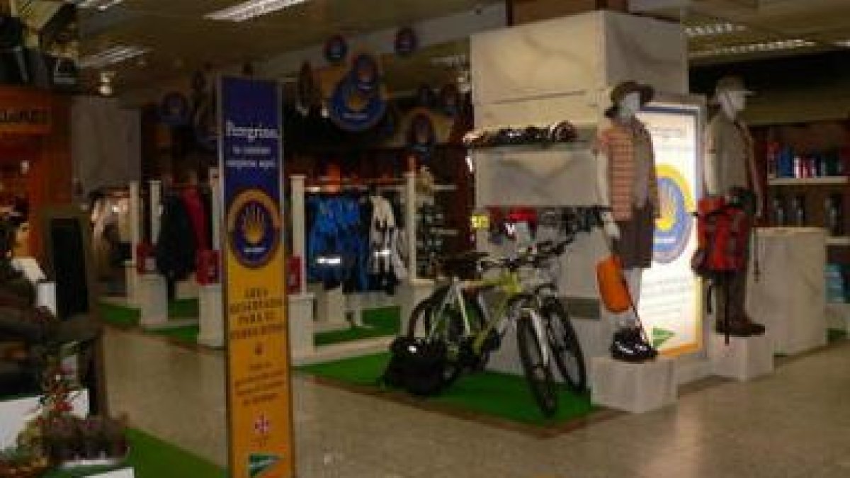 Así luce el stand dispuesto por El Corte Inglés para el Camino de Santiago.