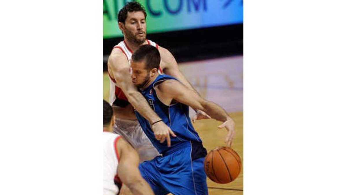 Barea pugna con Rudy en los cuartos de final de la Conferencia.