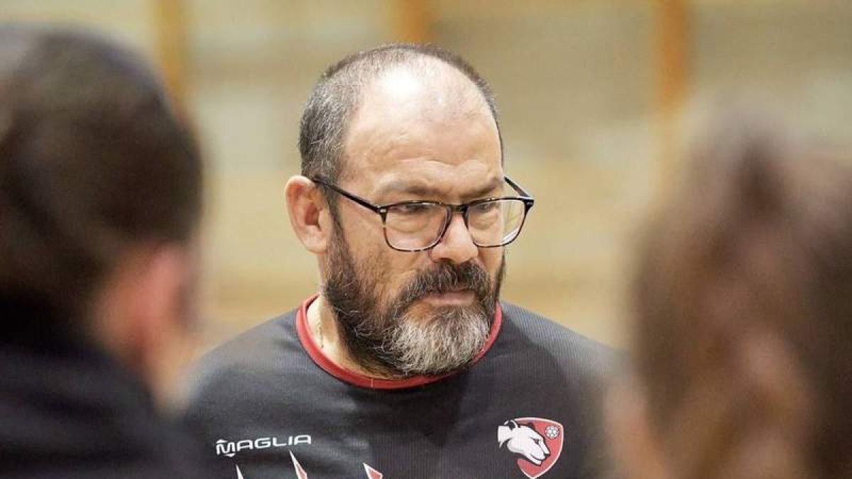 Enrique Iglesias Mengod fue directivo, delegado del primer equipo y entrenador del Cleba. DL