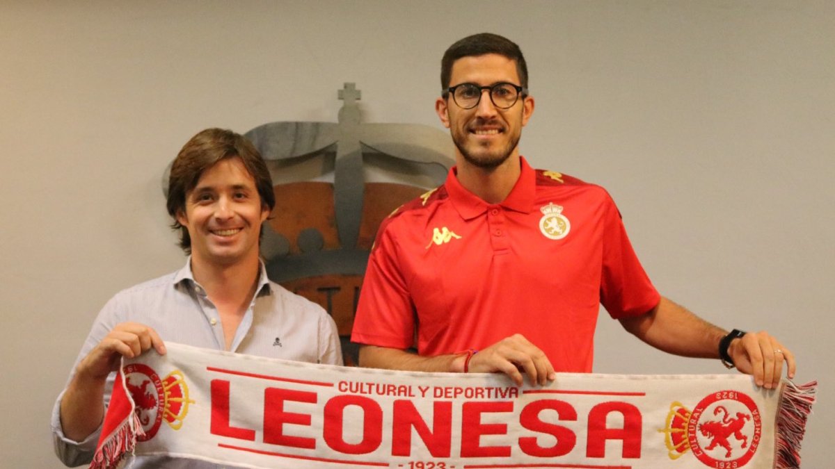 Aleix Coch, presentado como nuevo jugador de la Cultural. DL