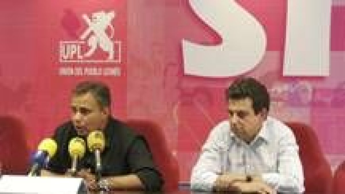 Joaquín Otero y Luis Herrero, durante la rueda de prensa sobre los cementerios nucleares