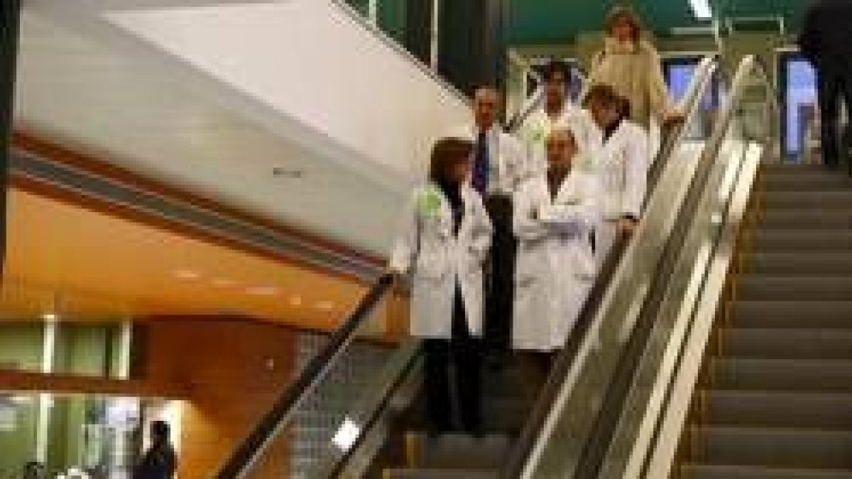Varios médicos del Hospital de León, durante unas de las jornadas de huelga celebradas recientemente