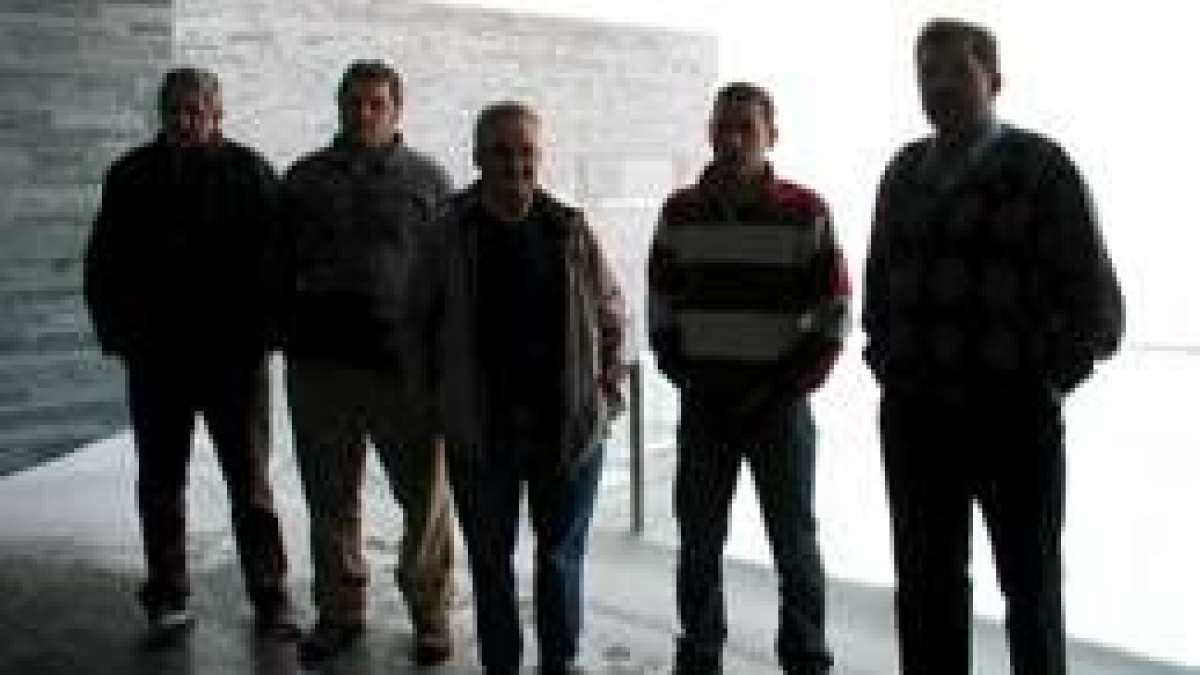 Los encerrados reciben la visita de numerosos vecinos durante todo el día