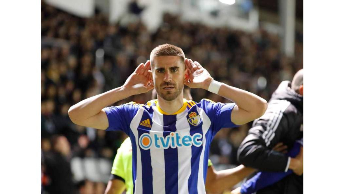 Ojeda adelantó a la Deportiva en el primer tiempo. L. DE LA MATA