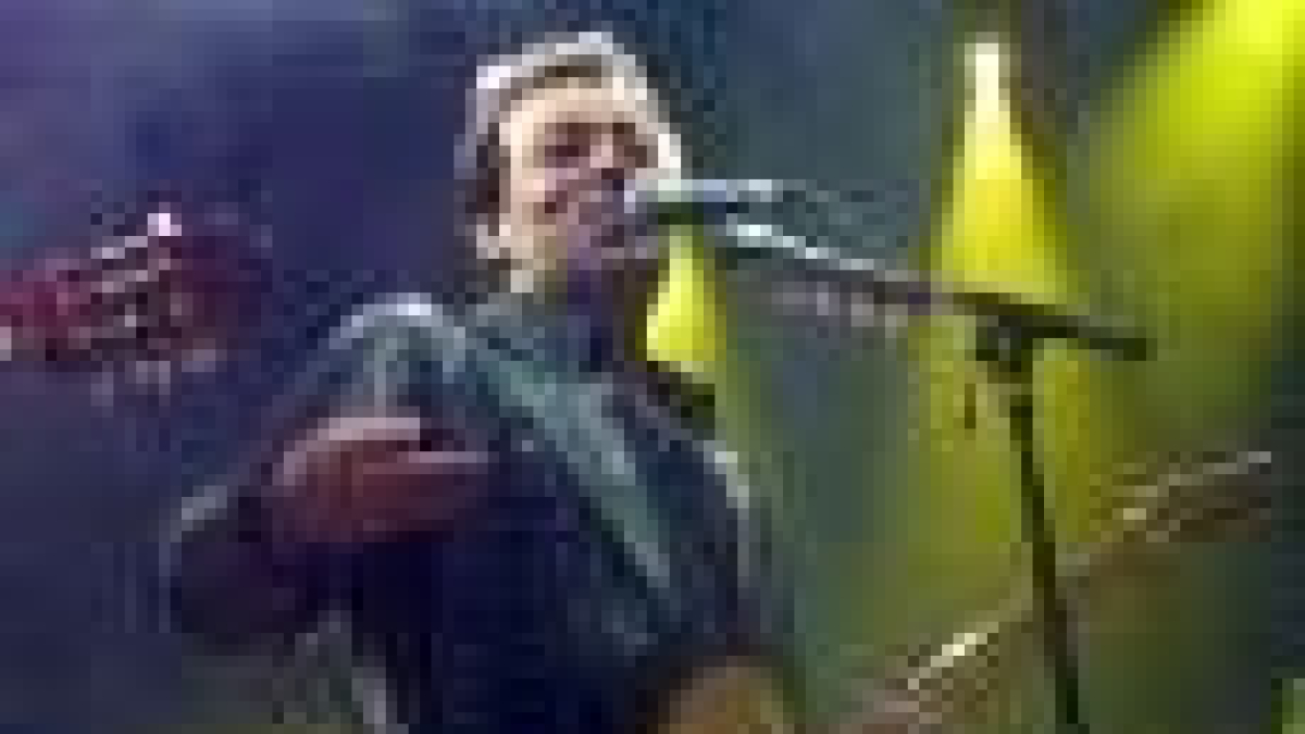 El cantante leonés Manuel Quijano actúa hoy de mantenedor y también protagoniza el acto musical