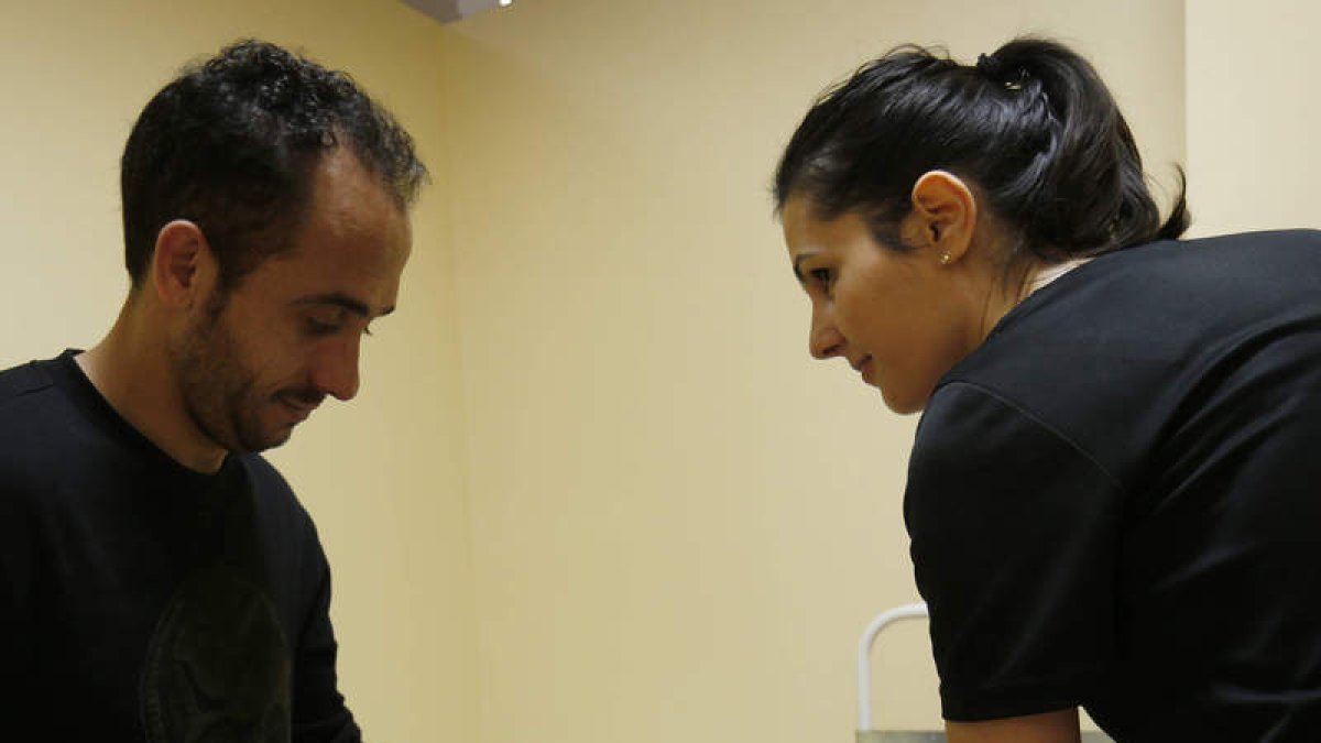 Tornero, izquierda, deberá estar parado durante 15 días.