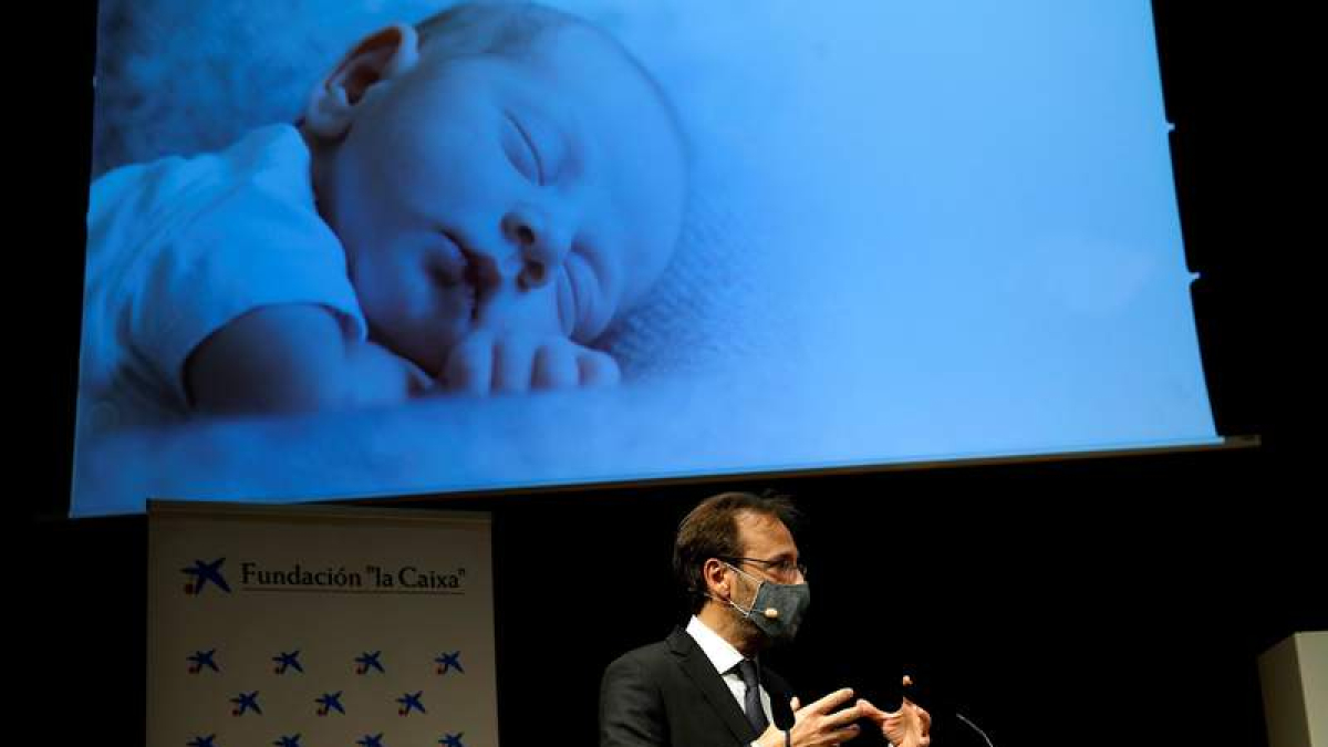 El director general de BCNatal, Eduard Gratacós, en la presentación del proyecto de placenta artificial. TONI ALBIR