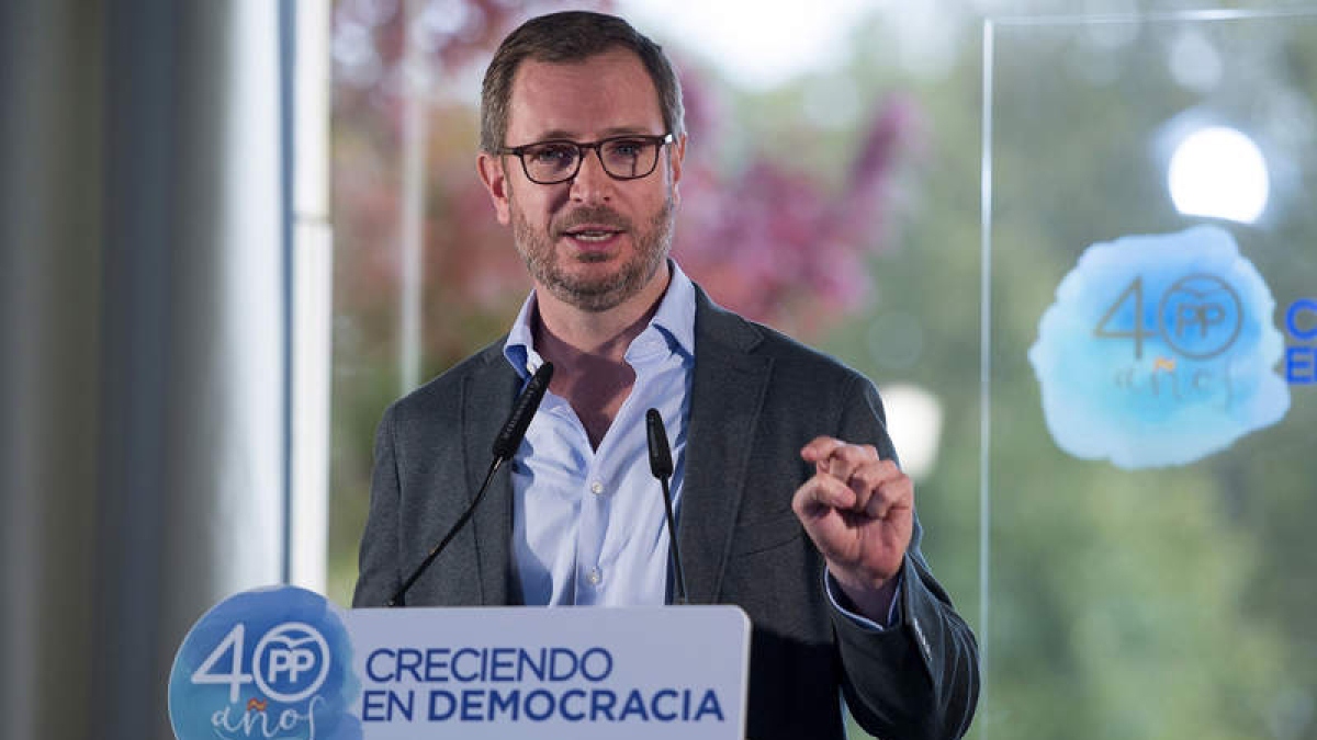 Javier Maroto participó ayer en un acto de su partido en Santander. PEDRO PUENTE HOYOS