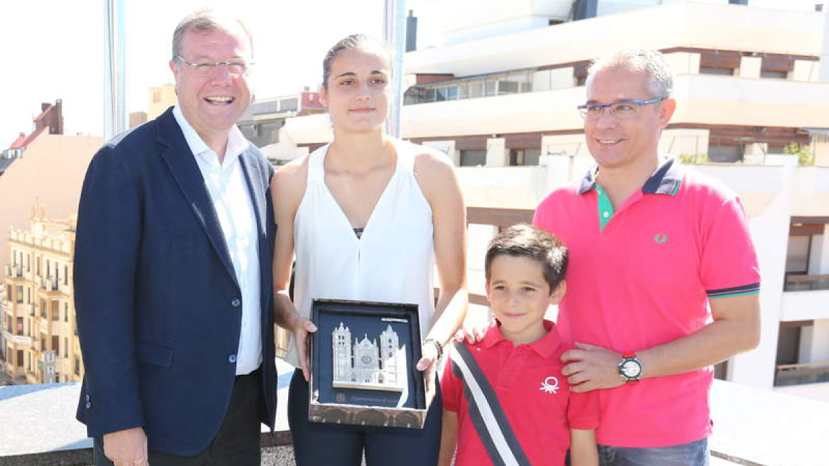 Antonio Silván y López Benito recibieron a Salvadores.