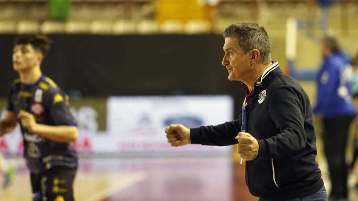 Antonio Martínez, junto a Manolo Cadenas. FERNANDO OTERO