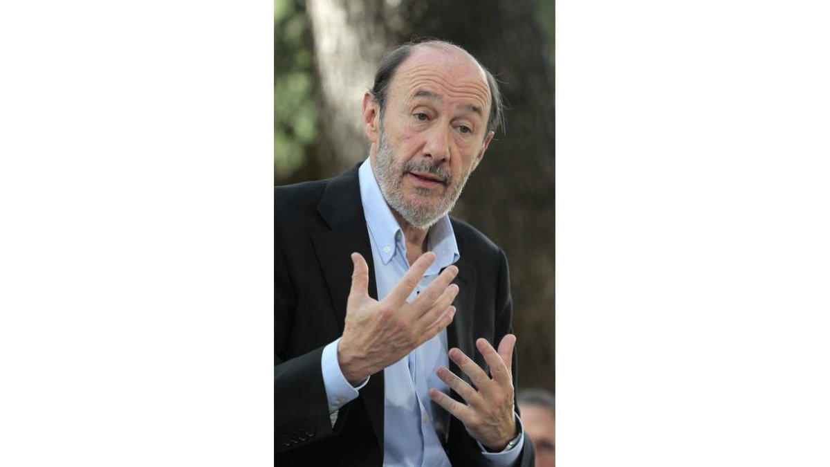Rubalcaba, en la reunión de ayer en Madrid.