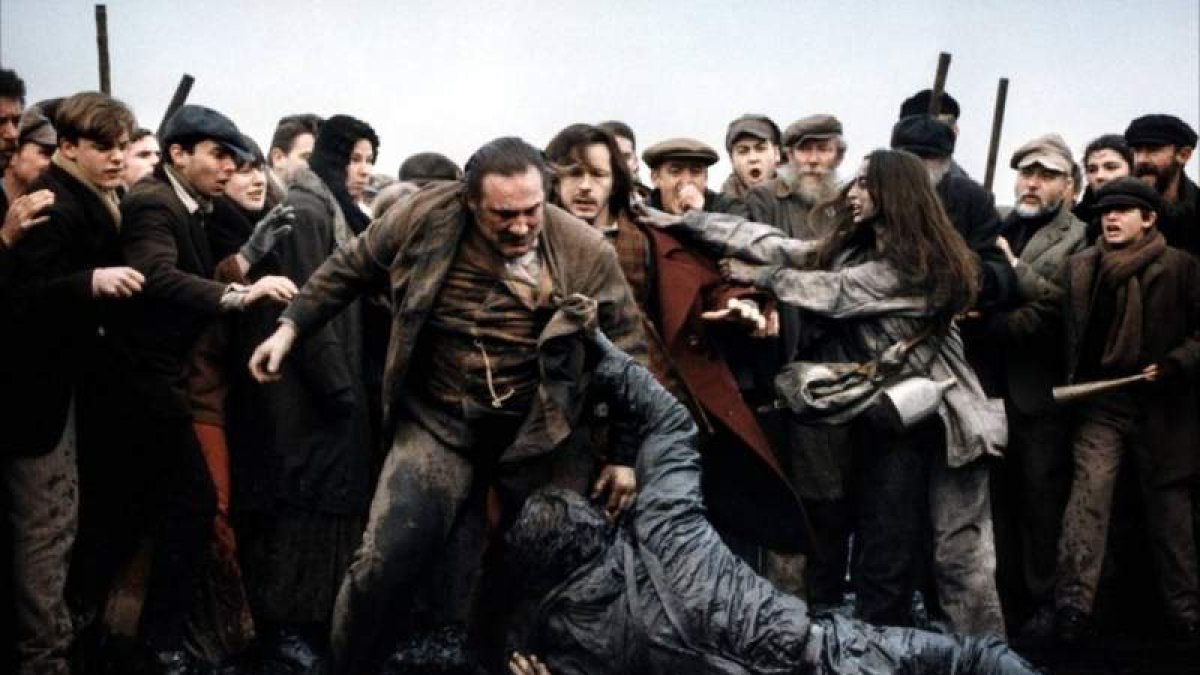 Un fotograma de la grandiosa ‘Germinal’, de Claude Berri, con un pletórico Gerard Depardieu.