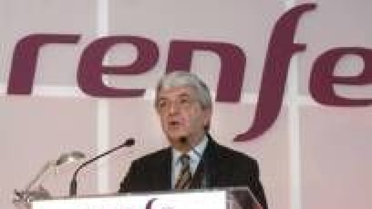 Juan José Sanz, Isabel Carrasco y Antonio Silván presentaron el foro