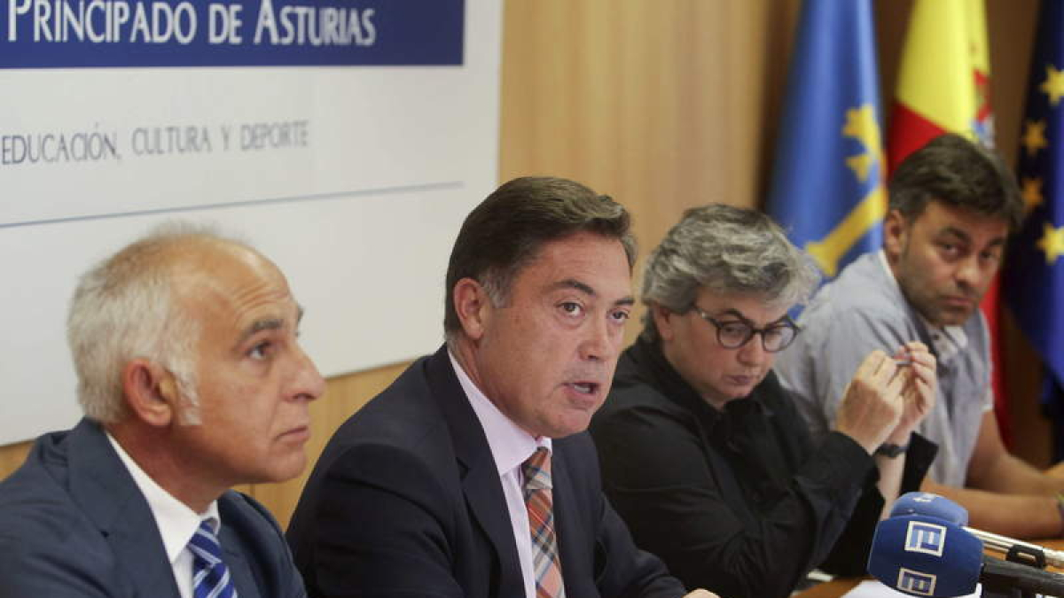 Miguel Ángel del Egido, Marcos Martínez, Ana González y Tuero, ayer en Oviedo.