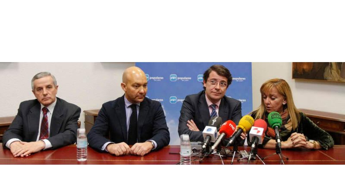 Emilio Gutiérrez, Jaime García Legaz, Alfonso Fernández Mañueco e Isabel Carrasco, ayer, en la rueda de prensa del PP.