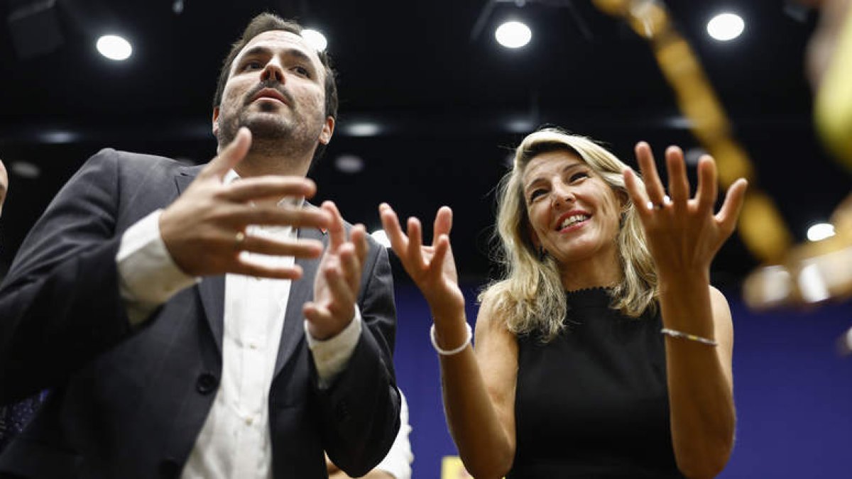 Yolanda Díaz y el ministro de Consumo, Alberto Garzón, tras la reunión celebrada con el director ejecutivo de Carrefour. RODRIGO JIMÉNEZ