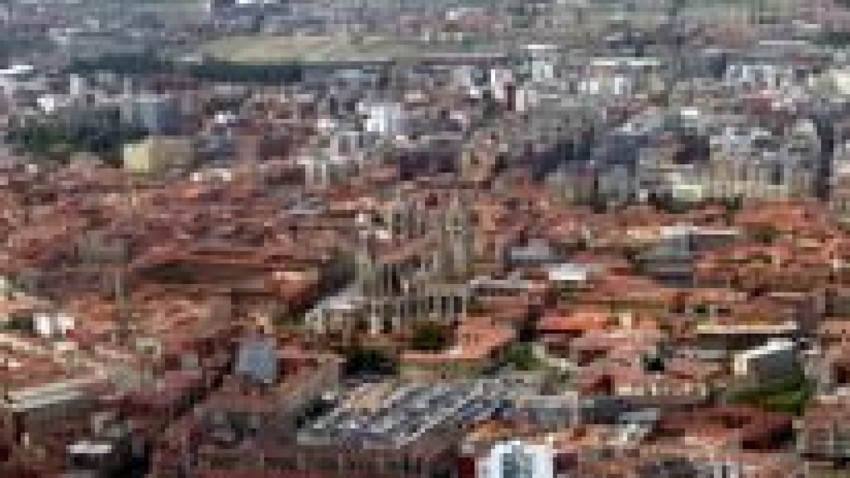 Imagen aérea de la capital leonesa con la Catedral en el centro de la vieja ciudad
