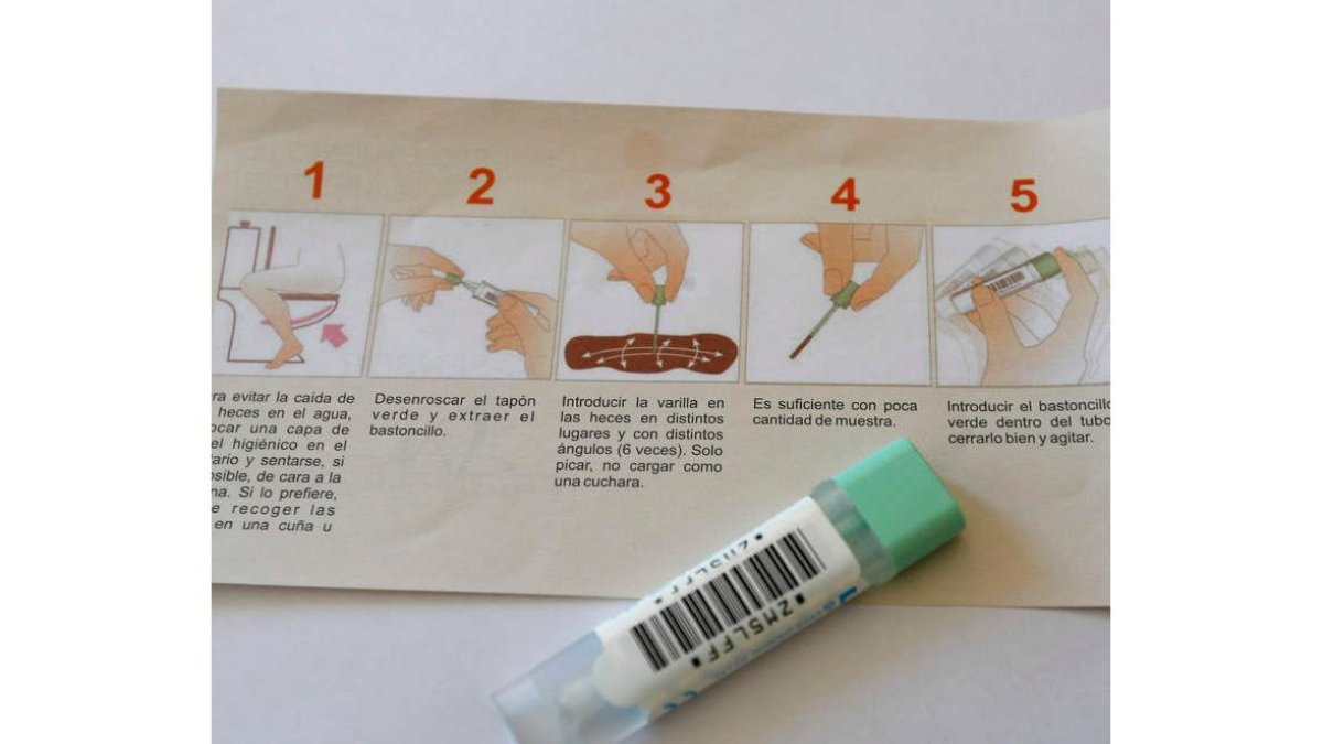 El kit que se facilita para realizar el cribado de cáncer de colon. dl