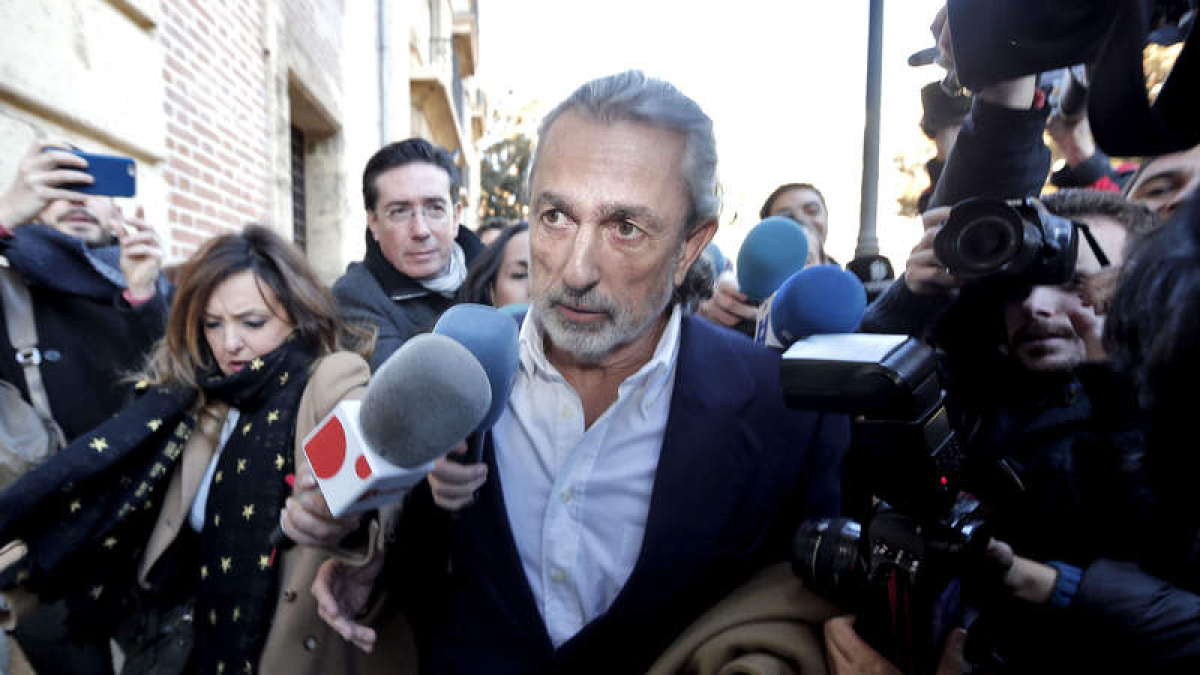 Francisco Correa a su llegada al tribunal para conocer la decisión. MANUEL BRUQUE