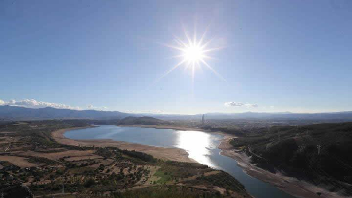 El embalse de Bárcena, próximo al lugar donde perdió la vida la mujer arrollada por su coche.