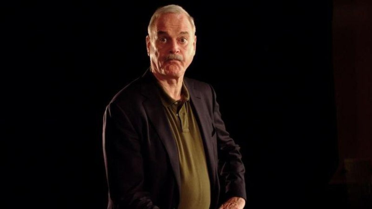 El actor británico, de 77 años, John Cleese.
