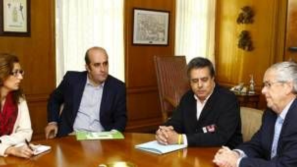 Un momento de la recepción al nuevo abad de las Siete Palabras