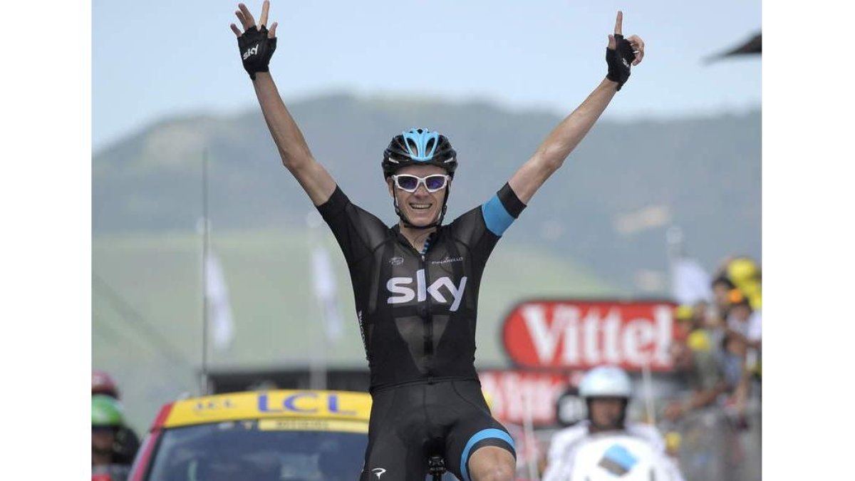 Froome, exultante, tras su victoria en la montaña gala.