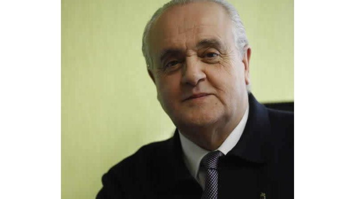 José Luis González Álvarez. RAMIRO