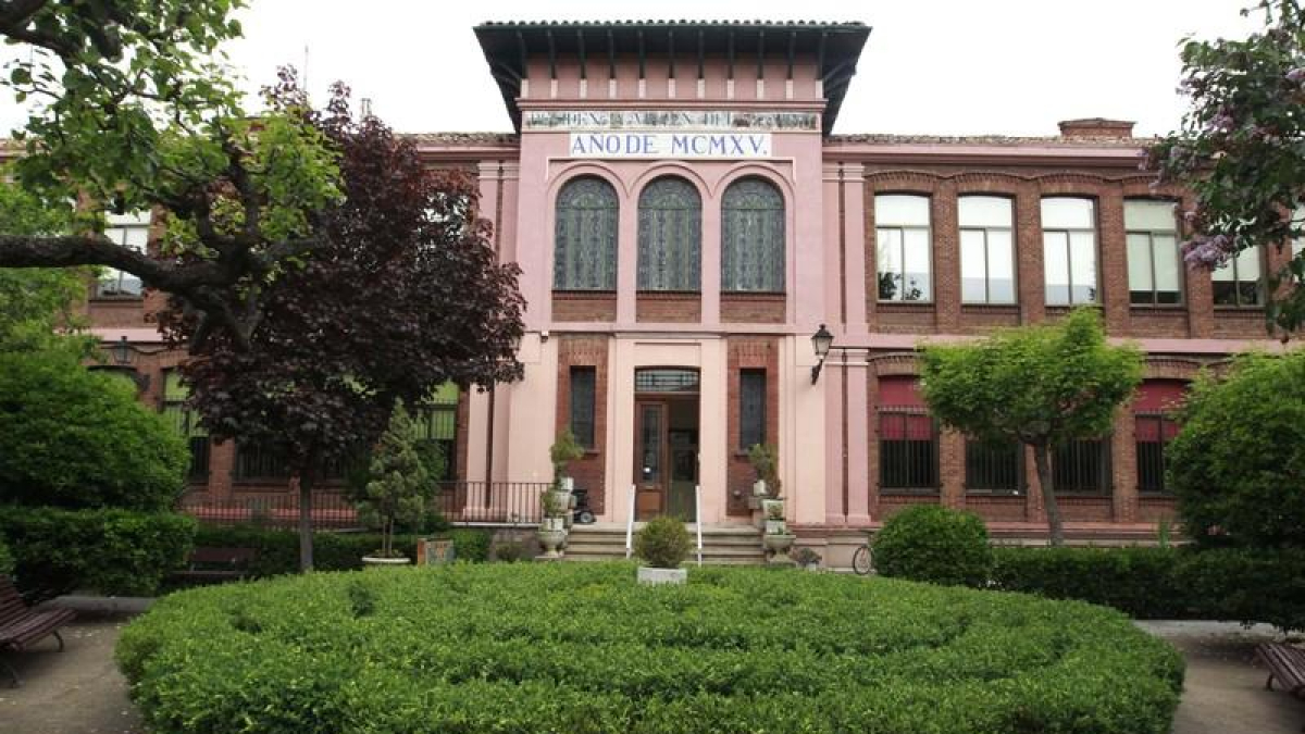 Fachada de la residencia municipal de la tercera edad