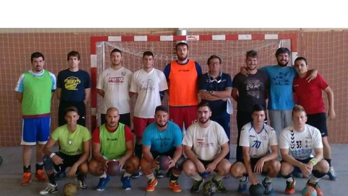 El equpo del Vitaldent León Balonmano La Virgen. DL