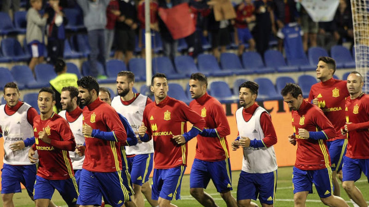 Los jugadores de la selección española entrenaron ayer en el estadio Rico Pérez de Alicante.