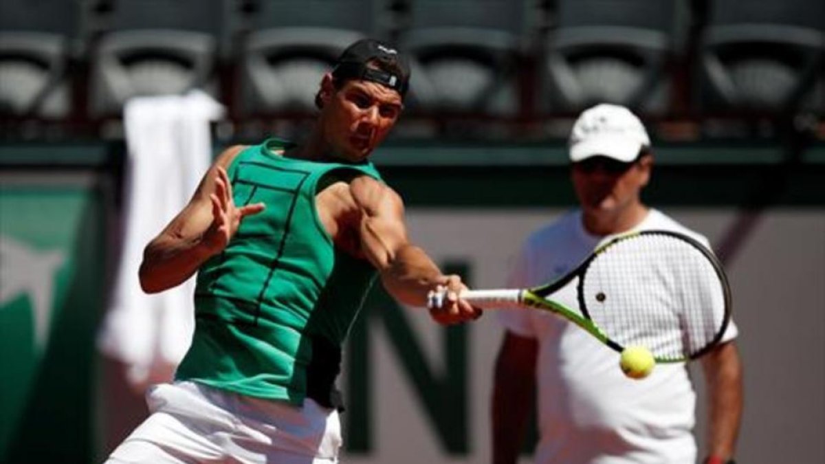 Nadal , en su primer entrenamiento en Roland Garros, el jueves.